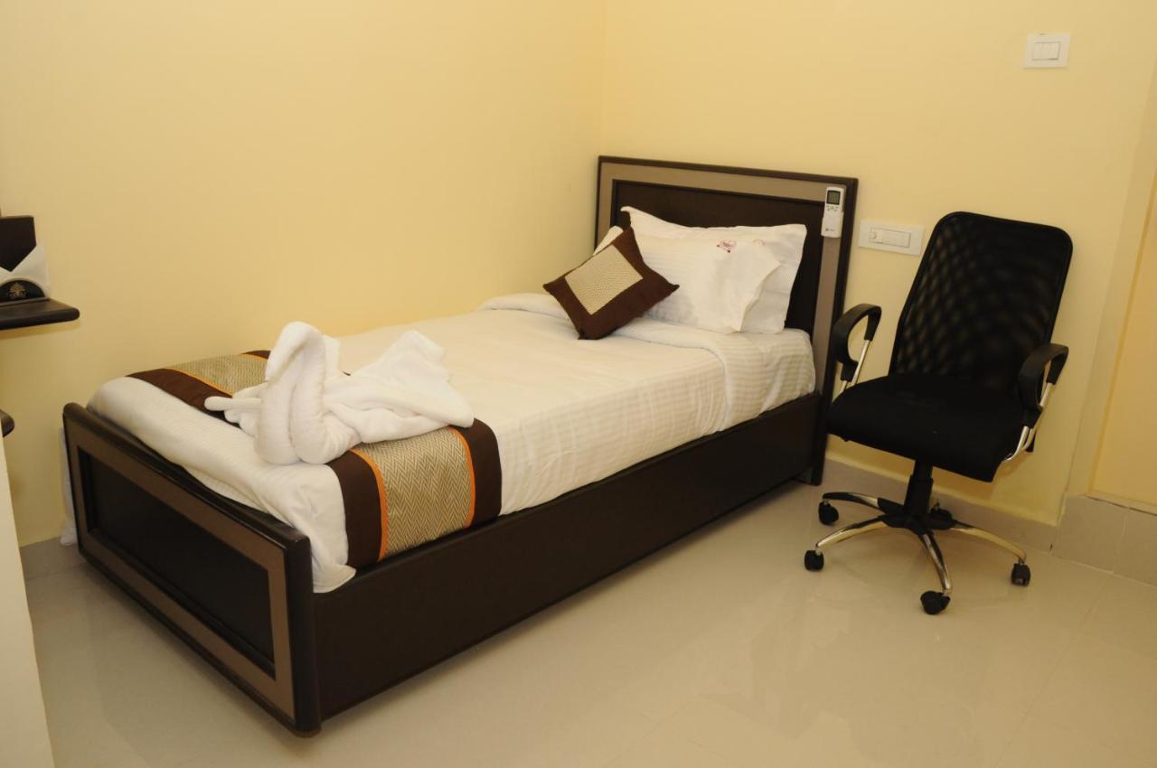 Saibala Transit Hotel Chennai Esterno foto